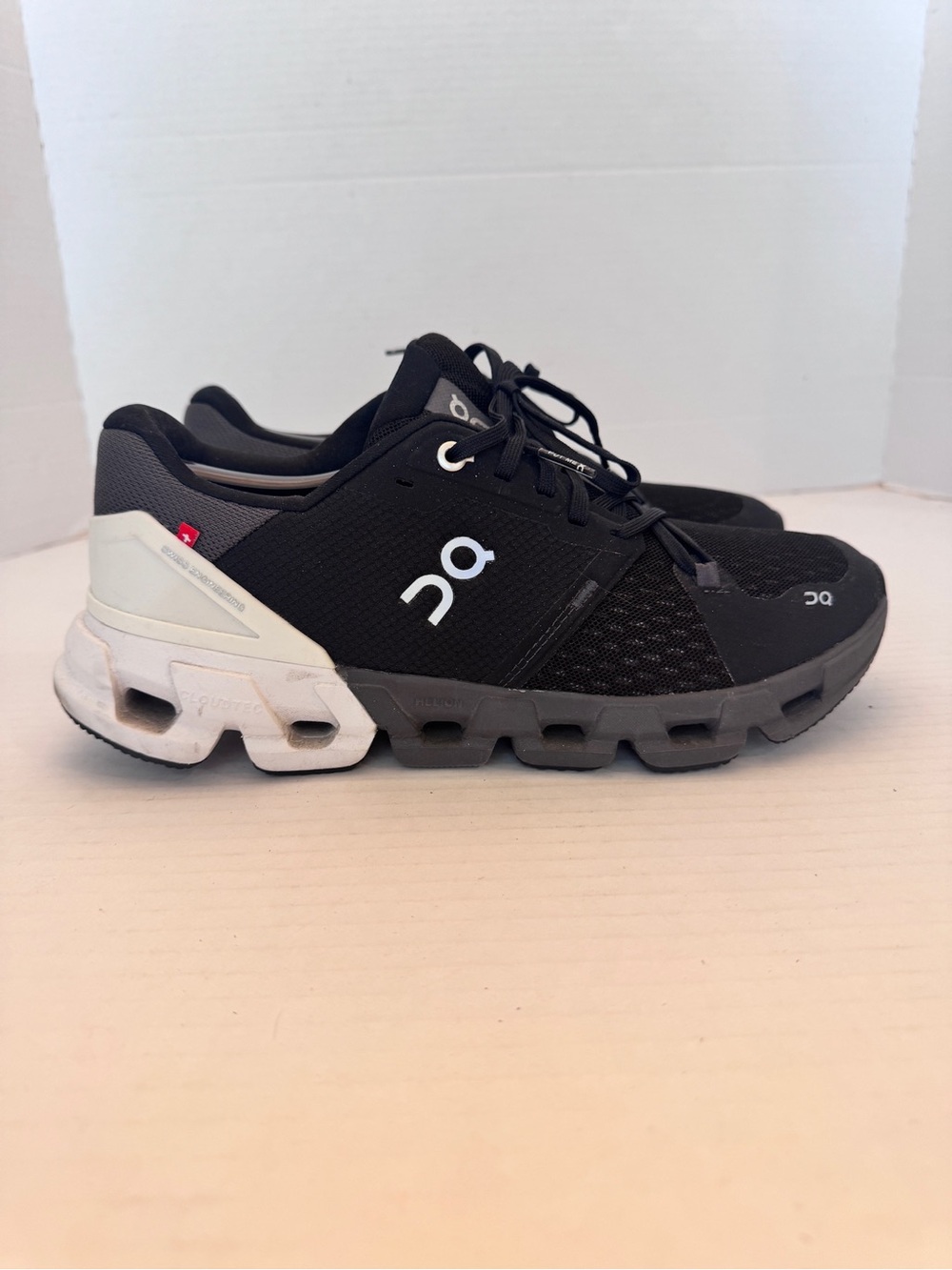 On Running Cloudflyer 4 Womens Size 9.5 Black White Sneakers Shoes 71.98671